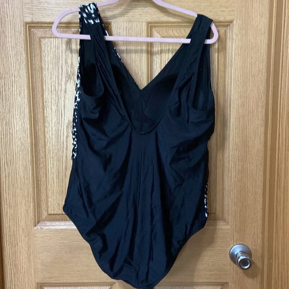 Avenue Black and White One Piece Swimsuit with Spliced IKAT Print Plus Size 20 - Picture 6 of 6